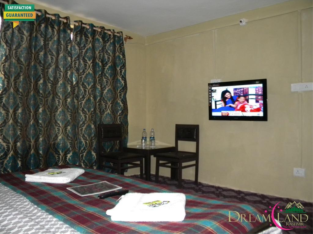 Dreamland Kashmir Cottage Pahalgam Room photo